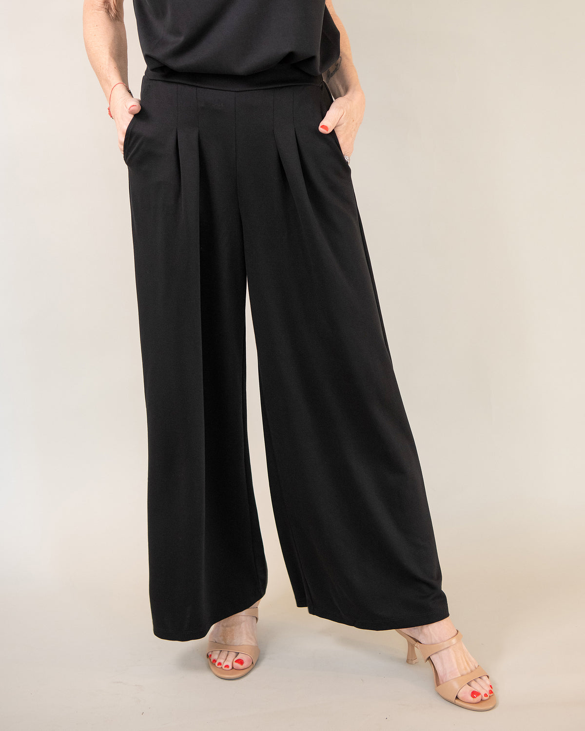 Pleated Wide Leg Sweatpant